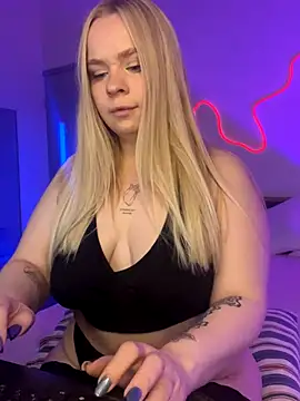 Snapshot of LisaCandy1 chatting on 12-03-25, 04:38 LisaCandy1 online show from 12-03-25, 04:38