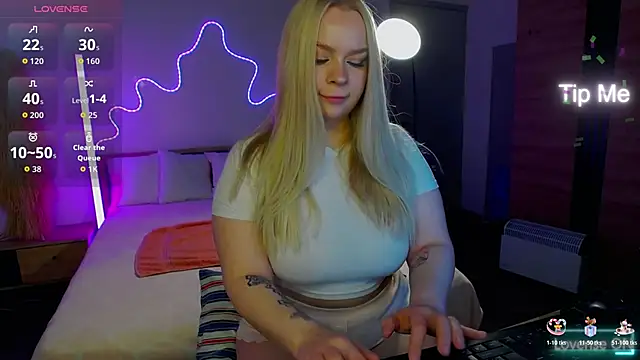 Snapshot of LisaCandy1 chatting on 01-09-26, 01:47 LisaCandy1 online show from 01-09-26, 01:47