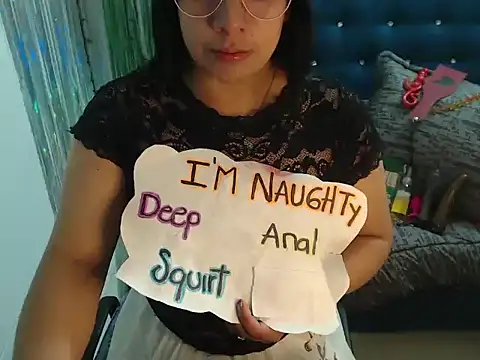 Snapshot of Alanafire chatting on 10-30-25, 01:34 Alanafire online show from 10-30-25, 01:34