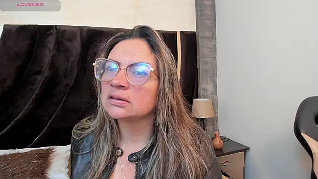 Snapshot of Lady_Lure chatting on 01-10-26, 12:40 Lady Lure online show from 01-10-26, 12:40