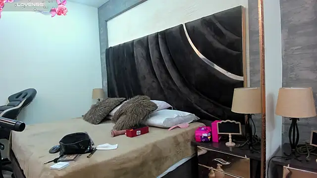 Snapshot of Lady_Lure chatting on 03-13-26, 02:45 Lady Lure online show from 03-13-26, 02:45