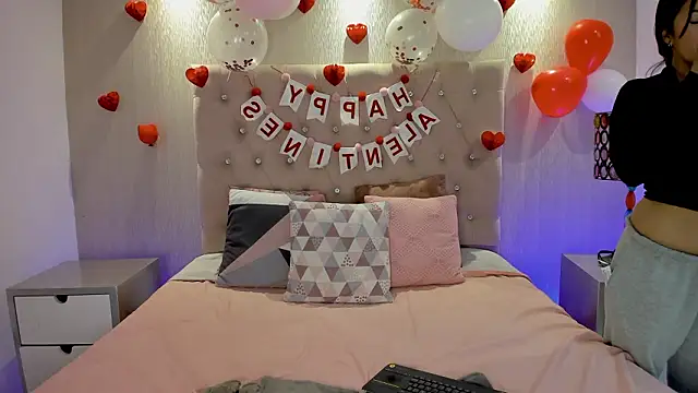 Snapshot of KamyGlam chatting on 02-15-26, 08:05 KamyGlam online show from 02-15-26, 08:05