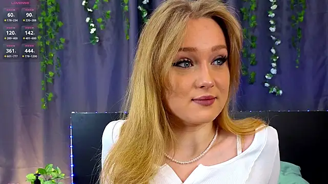 Snapshot of VanessaLightDiamond chatting on 11-25-25, 04:34 VanessaLightDiamond online show from 11-25-25, 04:34