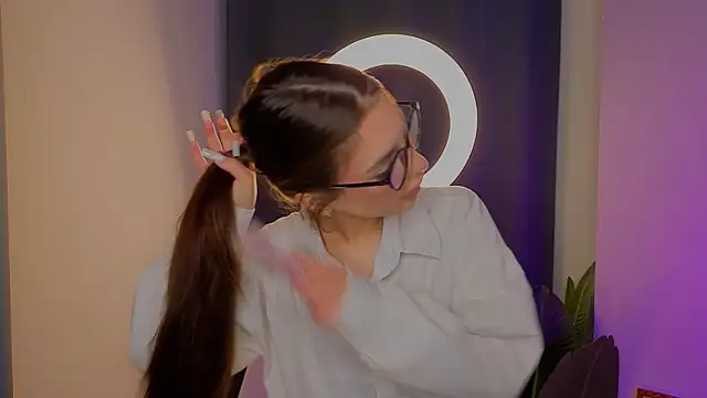 LauraHansil online show from 04-15-26, 07:58