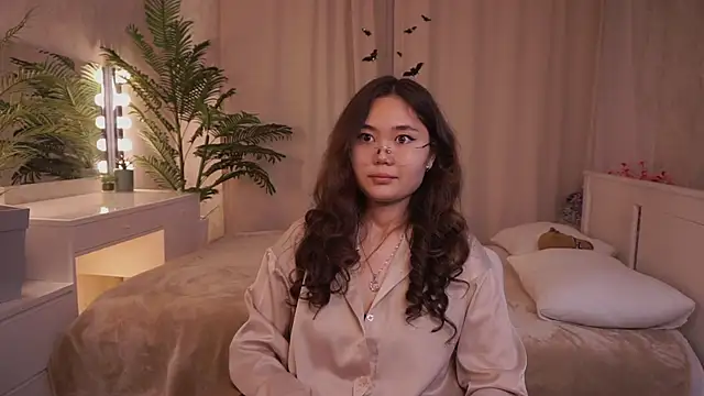 Snapshot of LeanoraBierod chatting on 10-30-25, 01:45 LeanoraBierod online show from 10-30-25, 01:45