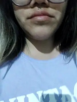 Snapshot of Camilu23 chatting on 10-28-25, 10:34 Camilu23 online show from 10-28-25, 10:34