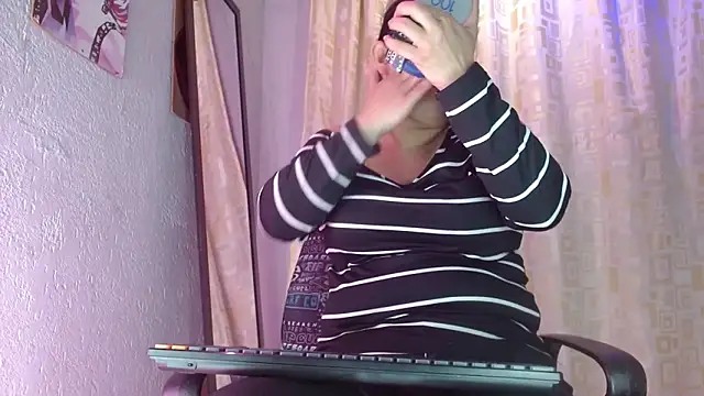 Camille Sinclair online show from 11-17-25, 08:14