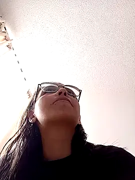 Snapshot of Macarena-2 chatting on 11-03-25, 06:53 Macarena-2 online show from 11-03-25, 06:53