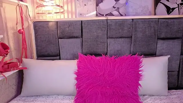 Im-Lola online show from 04-28-26, 07:19