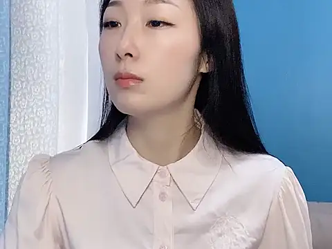 Snapshot of ella55-- chatting on 11-16-25, 01:11 ella55-- online show from 11-16-25, 01:11