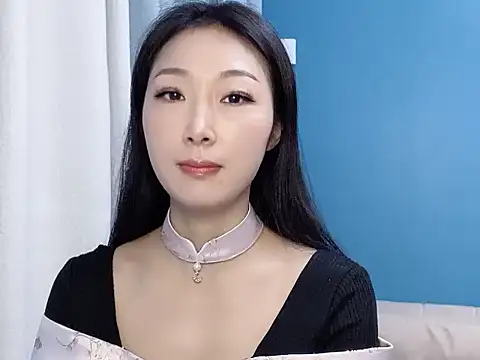 Snapshot of ella55-- chatting on 11-17-25, 03:45 ella55-- online show from 11-17-25, 03:45