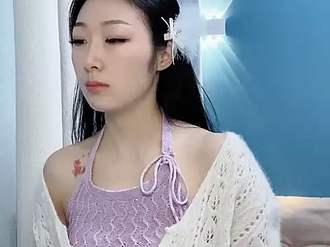 Snapshot of ella55-- chatting on 12-04-25, 01:04 ella55-- online show from 12-04-25, 01:04