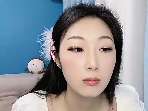 Snapshot of ella55-- chatting on 12-17-25, 01:00 ella55-- online show from 12-17-25, 01:00