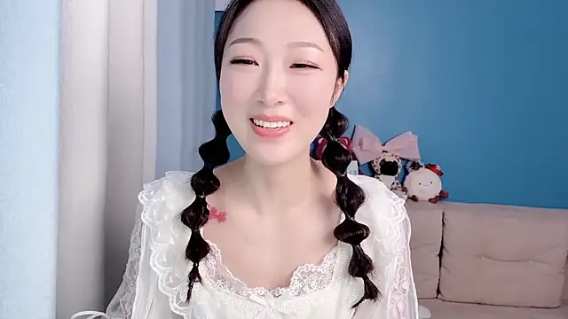 Snapshot of ella55-- chatting on 03-06-26, 01:13 ella55-- online show from 03-06-26, 01:13