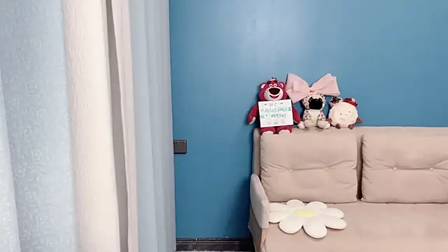 Snapshot of ella55-- chatting on 03-10-26, 01:10 ella55-- online show from 03-10-26, 01:10