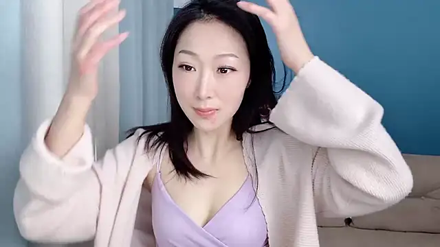 Snapshot of ella55-- chatting on 03-12-26, 01:01 ella55-- online show from 03-12-26, 01:01