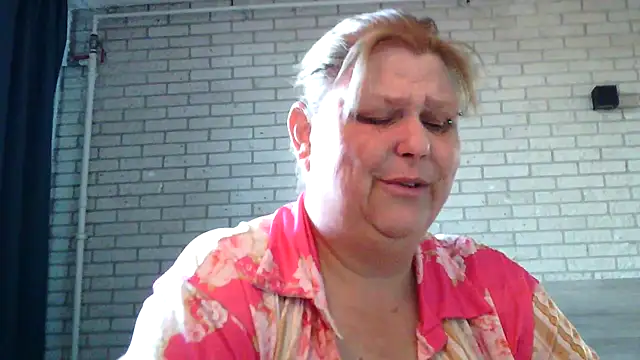 Sylviastar46 online show from 04-24-26, 05:32