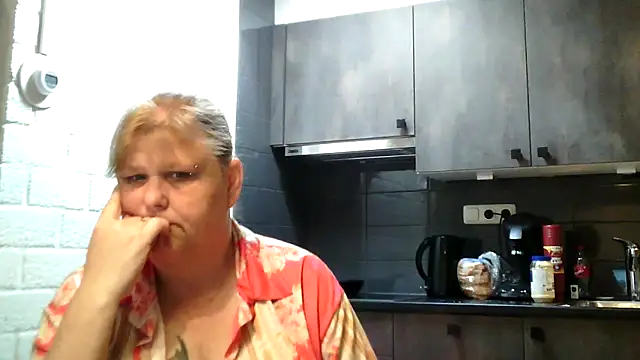 Sylviastar46 online show from 04-29-26, 08:07