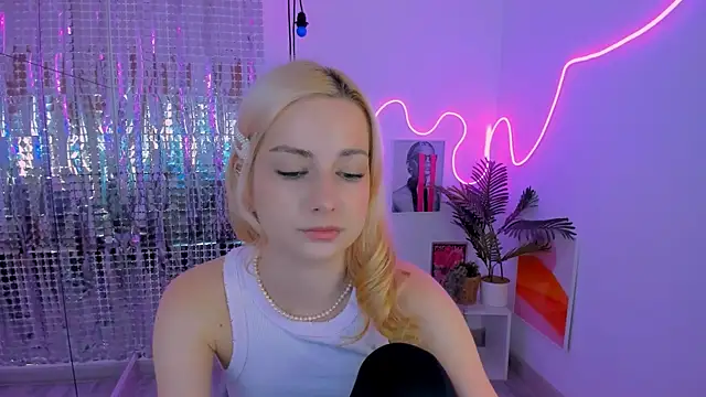 Jessie Cuti online show from 03-08-26, 01:59