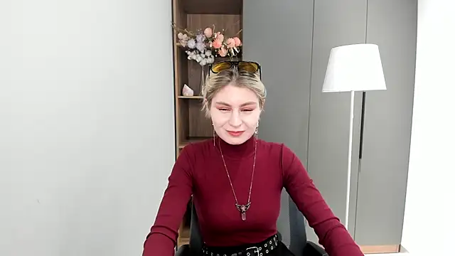 Snapshot of ShaunnaMachacek chatting on 11-01-25, 05:42 ShaunnaMachacek online show from 11-01-25, 05:42