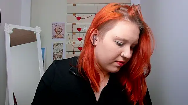 Snapshot of FoxPlayXX chatting on 02-16-26, 09:33 FoxPlayXX online show from 02-16-26, 09:33