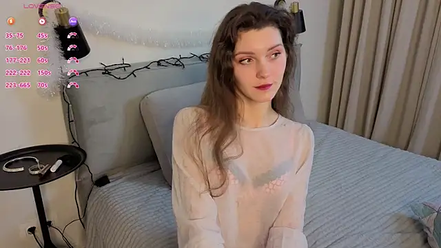 LauraYoungg online show from 12-19-25, 09:33