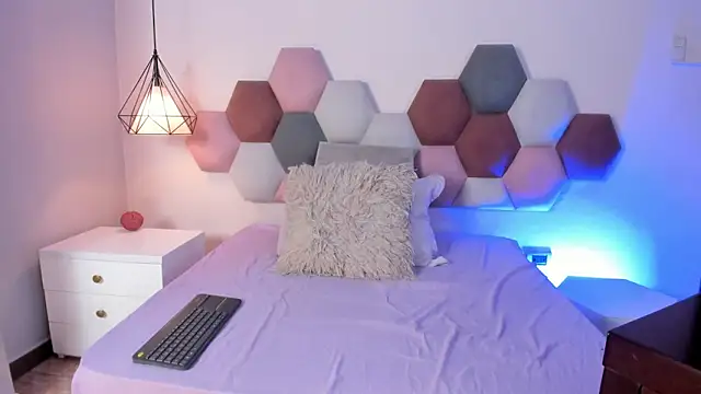 HannaaWells online show from 04-29-26, 06:25