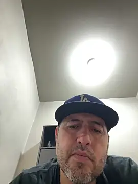 Snapshot of ezrah23 chatting on 12-21-25, 06:20 ezrah23 online show from 12-21-25, 06:20