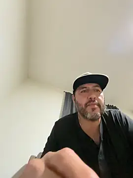 Snapshot of ezrah23 chatting on 01-06-26, 01:31 ezrah23 online show from 01-06-26, 01:31