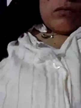 Snapshot of Busra25 chatting on 10-29-25, 04:20 Busra25 online show from 10-29-25, 04:20