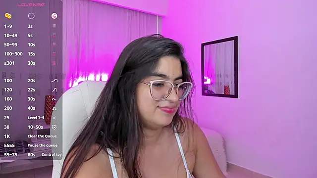Snapshot of Luna_Jonnes1 chatting on 05-31-26, 07:37 Luna Jonnes1 online show from 05-31-26, 07:37