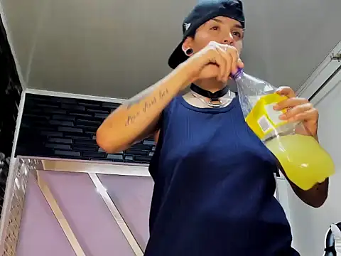 Snapshot of SubGirlRs chatting on 10-30-25, 05:20 SubGirlRs online show from 10-30-25, 05:20