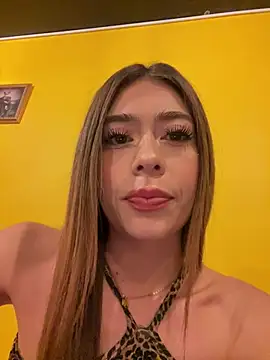 Snapshot of EmmilyClark chatting on 04-05-26, 10:01 EmmilyClark online show from 04-05-26, 10:01