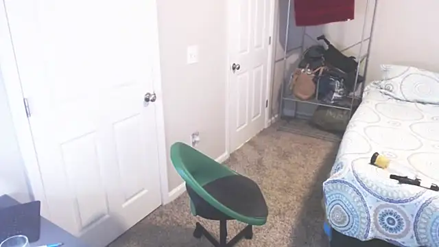 Snapshot of Chacho_1972 chatting on 11-17-25, 12:44 Chacho 1972 online show from 11-17-25, 12:44