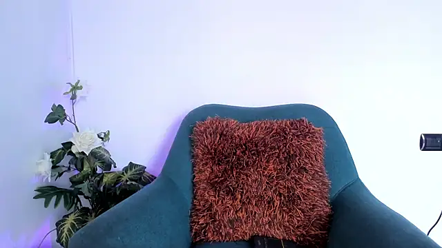 Snapshot of LahanaKimish chatting on 11-11-25, 12:49 LahanaKimish online show from 11-11-25, 12:49