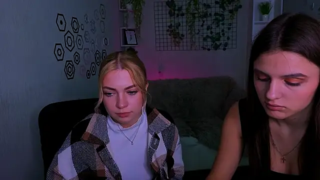 lisa dark  online show from 05-12-26, 03:20