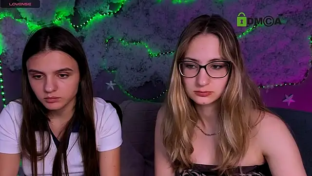 lisa dark  online show from 05-22-26, 08:25