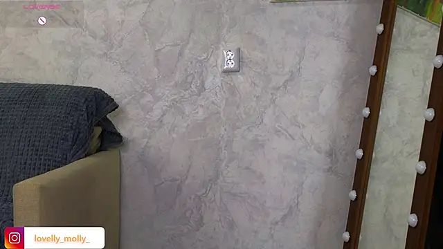 Snapshot of Lovelly_molly1 chatting on 12-18-25, 05:52 Lovelly molly1 online show from 12-18-25, 05:52