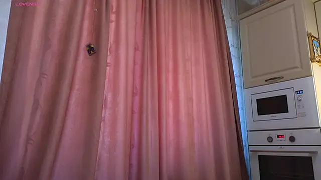 Snapshot of Lovelly_molly1 chatting on 06-19-26, 10:19 Lovelly molly1 online show from 06-19-26, 10:19