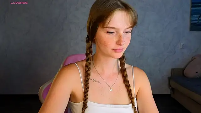 Snapshot of Lovelly_molly1 chatting on 07-18-26, 03:49 Lovelly molly1 online show from 07-18-26, 03:49
