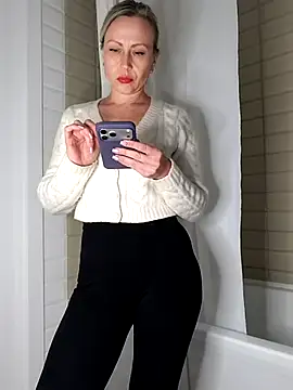 Elle Milfa online show from 04-21-26, 09:50