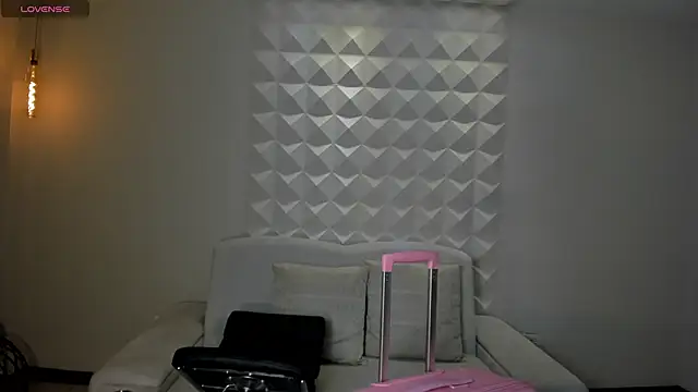 Snapshot of BellaConnorX chatting on 06-12-26, 04:00 BellaConnorX online show from 06-12-26, 04:00
