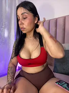 Snapshot of Natural_BIGASS_Nina chatting on 05-26-26, 07:32 Natural BIGASS Nina online show from 05-26-26, 07:32