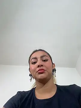 Elina Hills online show from 12-18-25, 02:34