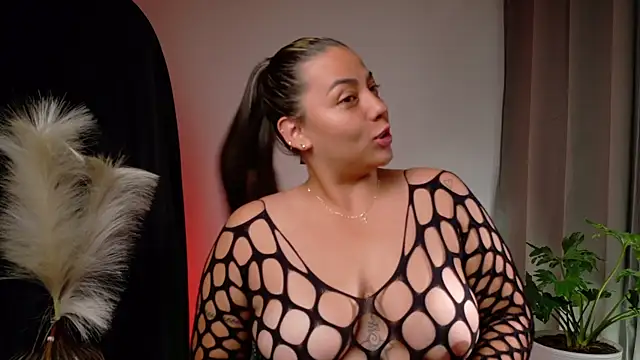 Zara Nova online show from 04-28-26, 11:10