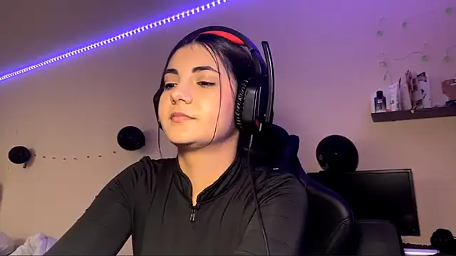 Snapshot of Marry_glow chatting on 10-30-25, 05:35 Marry glow online show from 10-30-25, 05:35