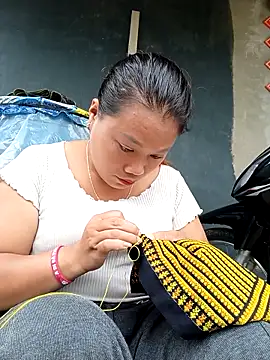 Snapshot of mai-mai22 chatting on 10-31-25, 01:39 mai-mai22 online show from 10-31-25, 01:39