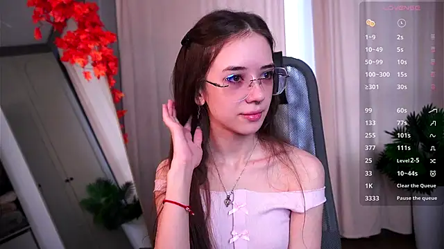 tinyanie online show from 11-19-25, 06:02