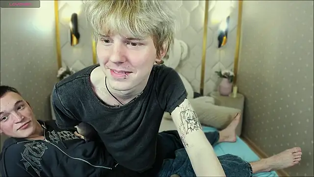 Snapshot of Kevin_Derek chatting on 10-30-25, 02:18 Kevin Derek online show from 10-30-25, 02:18