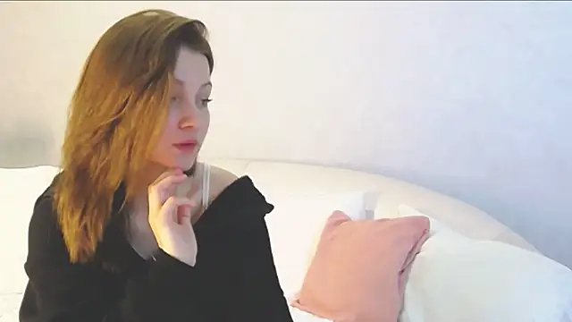 Snapshot of Molly_Mavis chatting on 11-04-25, 04:00 Molly Mavis online show from 11-04-25, 04:00